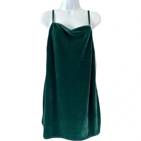 Design Lab Lord & Taylor Dresses & Skirts - NWT Design Lab+/ Forest green/ Velvet/ MIDI dress/ Adjustable straps/ Size US 1X